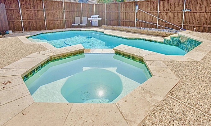 Frisco House | Enchanting Harry Potter-Themed Home with Spa & Pool Access