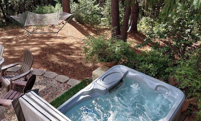 Gold Run House | Relaxing Spa Retreat Near Rollins Lake with Ocean View