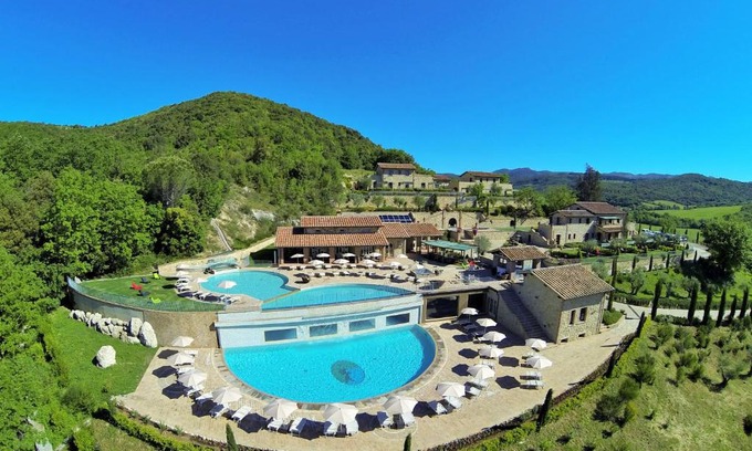 Riparbella Hotel | Relaxing Spa Resort Fonte Alla Lepre with Pool & Breakfast