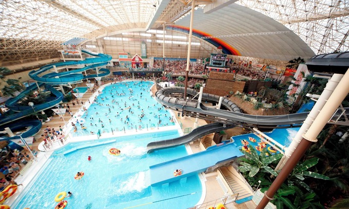 Iwaki House | Relax at Spa Resort Hawaiians with Family-Friendly Amenities