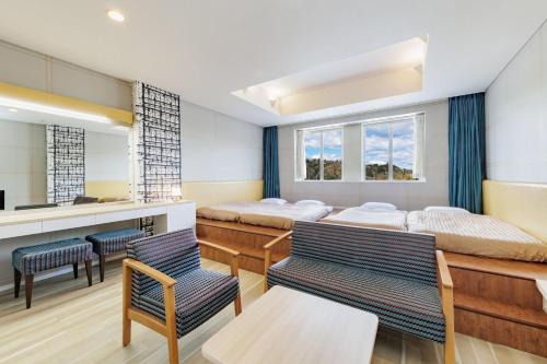 Iwaki Hotel | Relaxing Spa Resort Hawaiians with Private Pool & Hot Tub