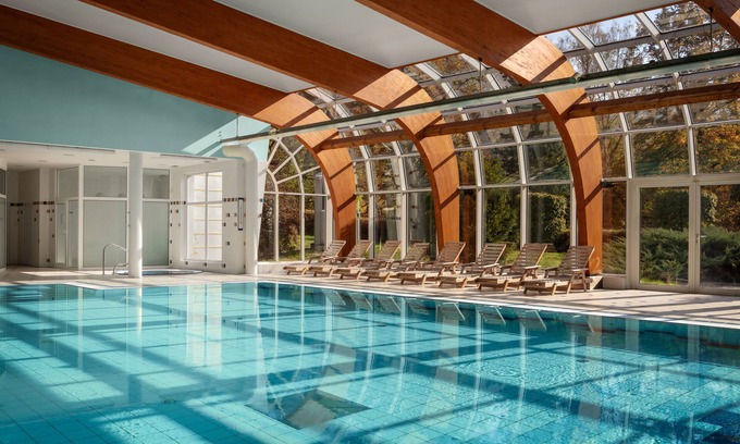 Karlovy Vary Resort | Relax at Spa Resort Sanssouci: 4-Star Getaway with Pool & Spa
