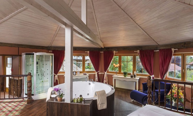 Senftenberg Apartment | Indulgent Spa Suite with Sauna and Whirlpool Amenities