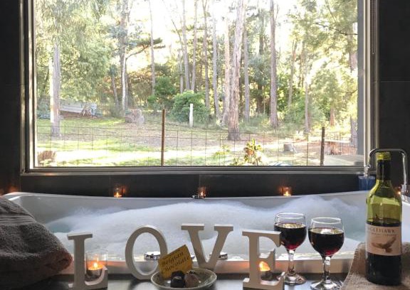 Hepburn House | Relaxing Spa Suites at RAVEN with Top Guest Ratings