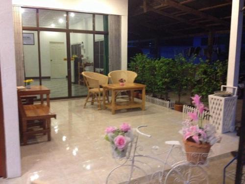 Mueang Kao House | Guest Rated 9/10: Space Ben Guest House @ Muangkao