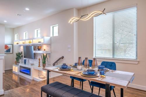 MacGregor House | Discover Space City Palace: Eco-Friendly Family Retreat