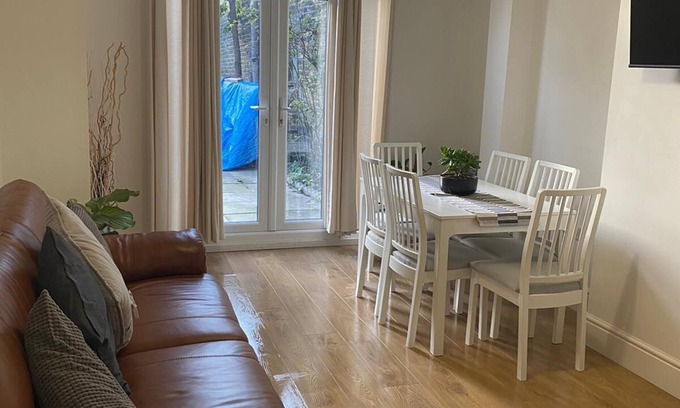 Brixton House | Discover Spacious Comfort at The Arlingford - Top Rated!