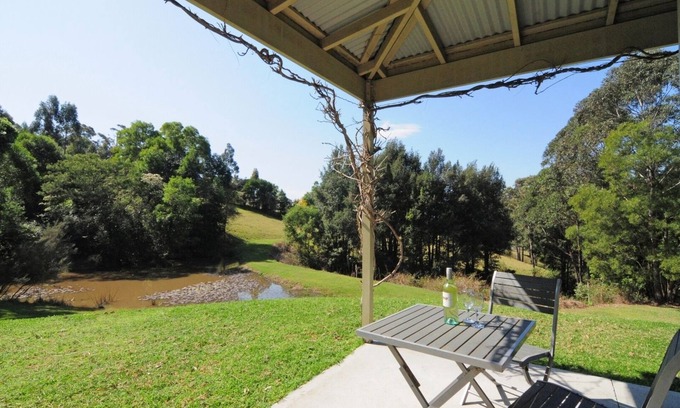 Tapitallee Cottage | Relax in Comfort at Bundanon The Stables @Tapitallee Lodges