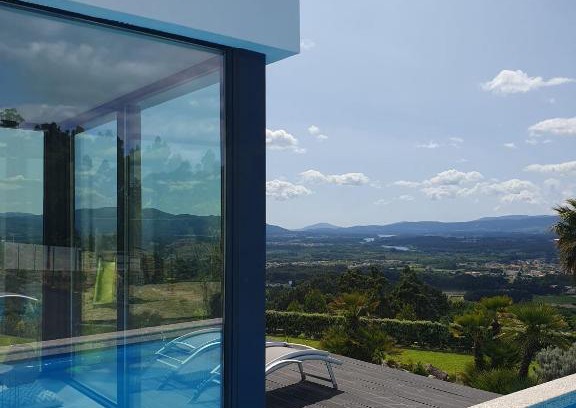 Valenca Bed & Breakfast | Relax at Space Zen: Oceanfront Retreat with Pool Access