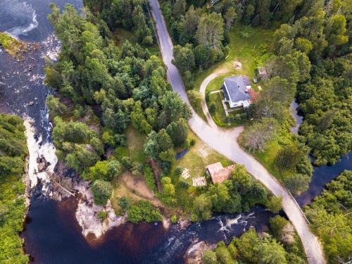 La Macaza House | Pet-Friendly Auberge Chute de la Roche Fendue with Ocean View