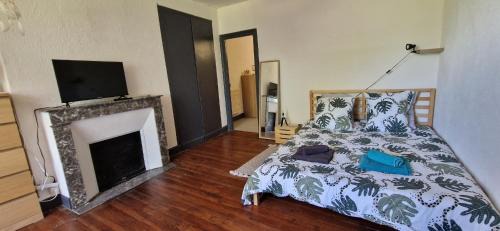 Oloron-Sainte-Marie House | Family-Friendly Suite at Maison de Ville – Rated 8.6/10