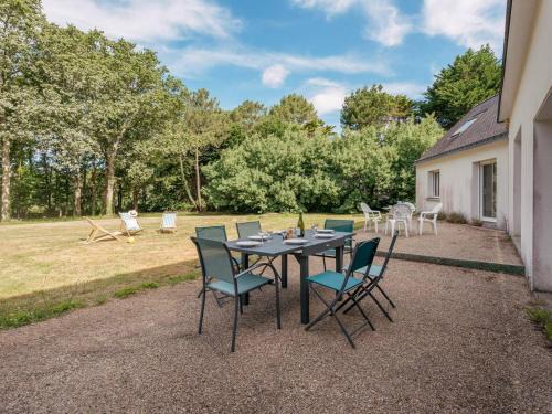 Crach Villa | Ideal Villa in Crac'h: 4 Bedrooms, Great Garden & WiFi
