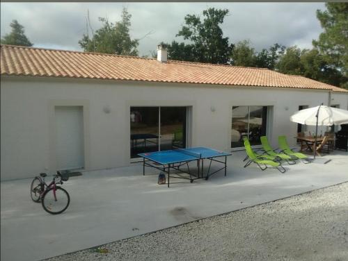 Les Mathes Villa | Inviting Villa with Ocean Views - 4 Star, Rated 9.4