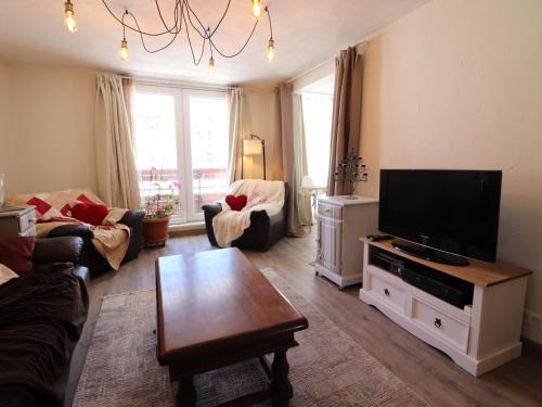 Le Lavachet Apartment | Comfortable Ski Apartment with Balcony and Wifi Access