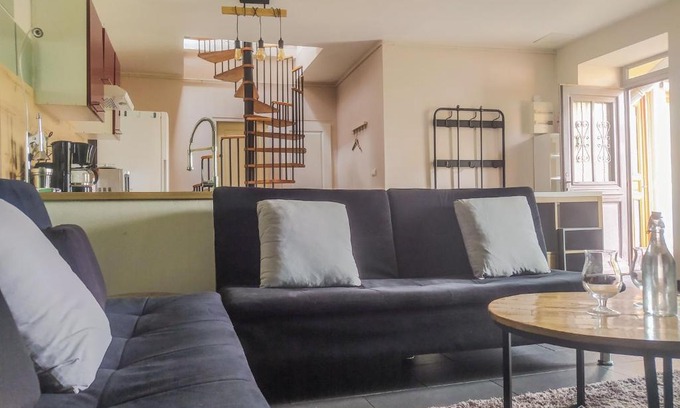 Oullins Apartment | Relaxing Apartment Near Metro and Confluence Aquarium
