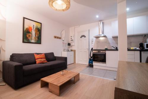Alpes-Romans Apartment | Cozy T2 in the Heart of the City - Family Friendly Stay