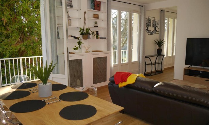 Orsay Apartment | Spacious F5 in Lush Park - Guest Rated 9.9/10