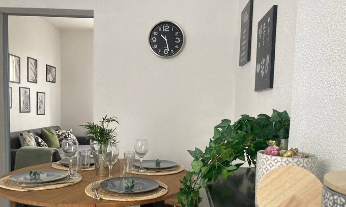 Feignies Apartment | Spacieux Proche Zone Industrielle Tout Confort
