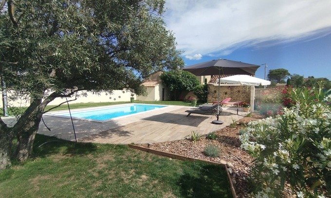Entraigues-sur-la-Sorgue House | SPACIOUS VILLA with LARGE GARDEN and POOL near AVIGNON