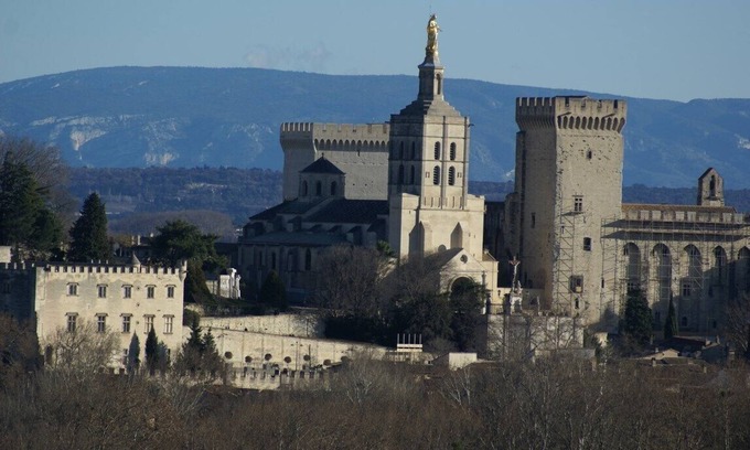 Villeneuve-les-Avignon House | Character-Filled House with Pool and Palace Views