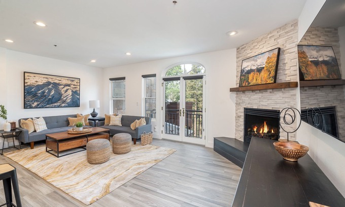 Mountain Village Condo | Elegant 1 BDR Mountain Village Condo with Pool & Spa