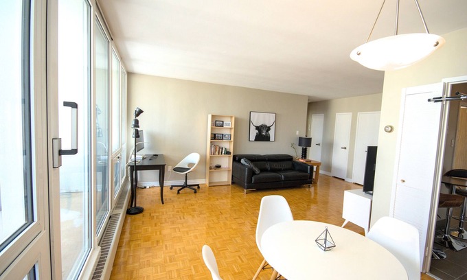 Davisville Apartment | Convenient 1-Bed Apartment near Subway and Parks