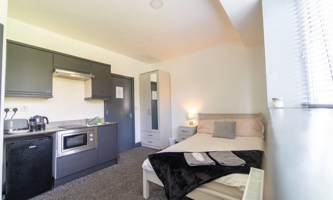Selly Oak Apartment | Cozy 1-Bed Studio with Kitchen in Birmingham