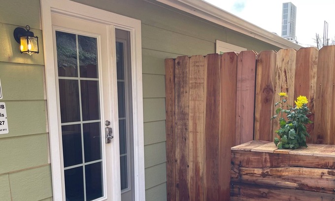 Mariposa Apartment | Spacious 1 Bedroom, 1 or 2 beds, Yosemite-Mariposa Guest Suite B