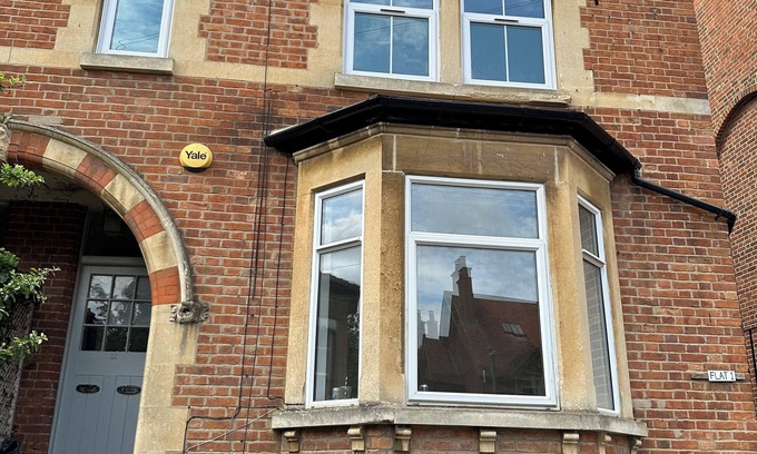 Oxford Apartment | Modern 1 Bedroom Apartment in Oxford with Free Parking