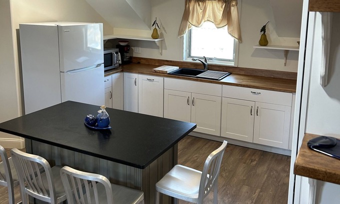 Chazy Apartment | Charming 1-Bedroom Apartment in Scenic Chazy with WiFi