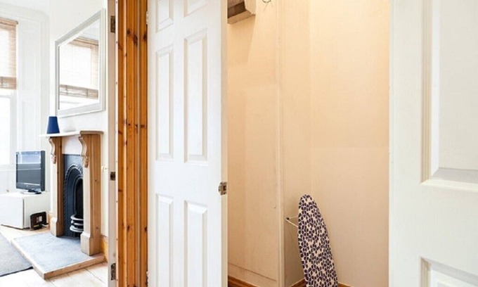 Camden Town Apartment | Guest Rated 10/10: Central Apt with Free WIFI & Kitchen