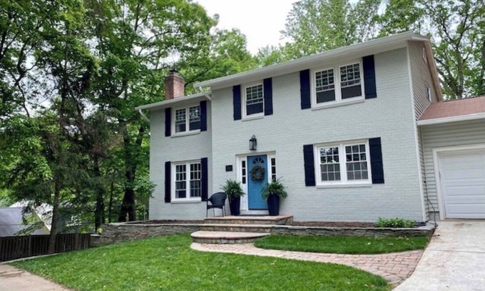 Fairfax House | Modern 1 BR Suite near GMU with Private Entry & Great Amenities