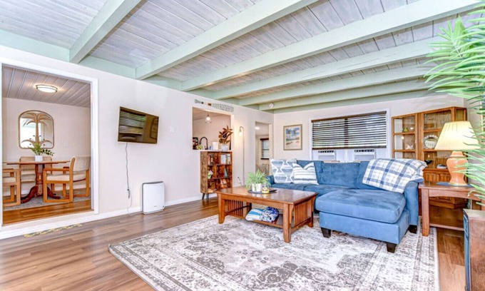 Trailer Estates Apartment | Pet-Friendly Blue Heron Inn: Close to IMG, Family Ready