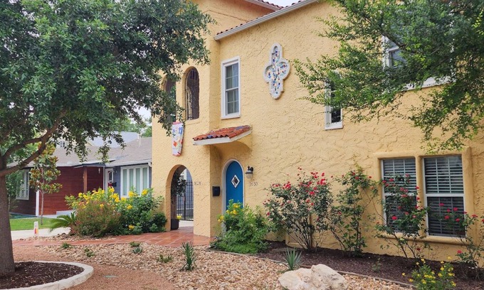 Jefferson Apartment | Prime Location: Family-Friendly Hotel Near Downtown & Attractions