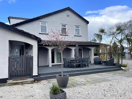 Clayton le Dale Apartment | Comfortable 2 Bed Ribble Valley Apartment - Family Friendly