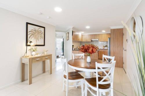 South Brisbane Apartment | Stylish 2 Bed/2 Bath Garden Apartment Near Attractions