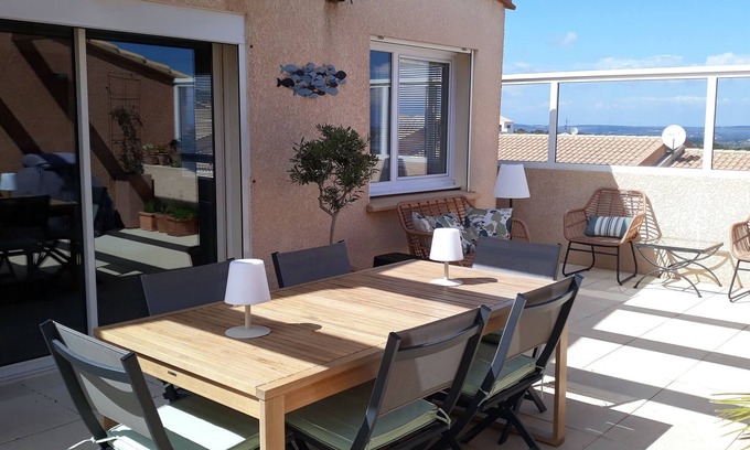 Fitou Apartment | Guest Rated: 10/10 Oceanfront Apartment with Pool Access
