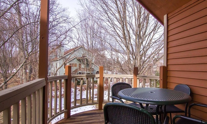 Thompsonville Hotel | Inviting 2-Bed Condo at Crystal Mountain Resort with Pool