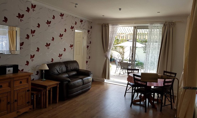 Blackpool House | Pet-Friendly 2-Bed Bungalow in Tranquil Blackpool Area