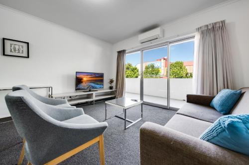 Greenway Apartment | Ideal 2-Bed Retreat Near Beautiful Lake Tuggeranong