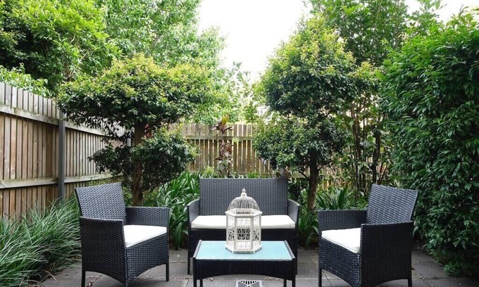 Warrawee Apartment | Family-Friendly 2 Bed Apartment with Garden Retreat