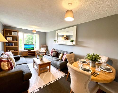 North Glasgow Apartment | Modern 2 Bed-Flat in Glasgow City with Free Parking & Breakfast
