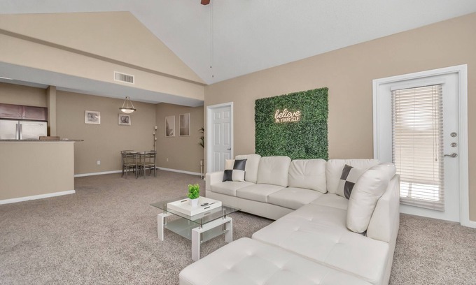 Astrodome Apartment | Stylish 2 Bed Gem in Downtown Houston with Pool Access