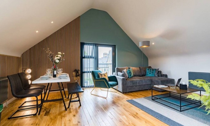 Roath Apartment | Cozy 2 Bed Loft Apartment with Family-Friendly Amenities