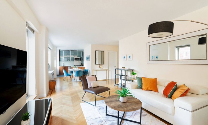 Midtown South Apartment | Pet-Friendly 2 Bed Getaway on Park Avenue with Gym