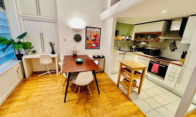 Weavers Apartment | Guest Rated 10/10: Oceanfront Shoreditch Apartment Escape