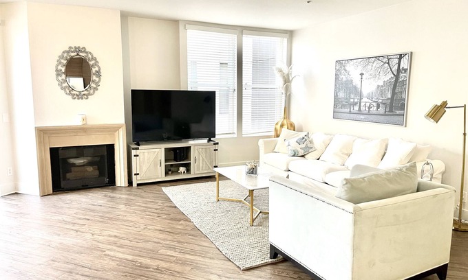 Marina del Rey Condo | Inviting 2-Bedroom Venice Beach Condo with Ocean View