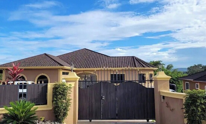 Mandeville Apartment | Spacious 2-bedroom apartment in Mandeville with hot tub ,WiFi and private garage