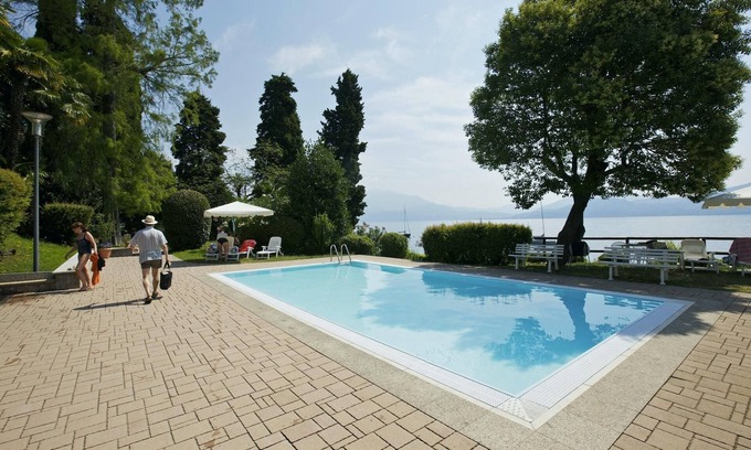 Gonte Apartment | Stunning 2-Bedroom Apartment with Lake Access and Pool