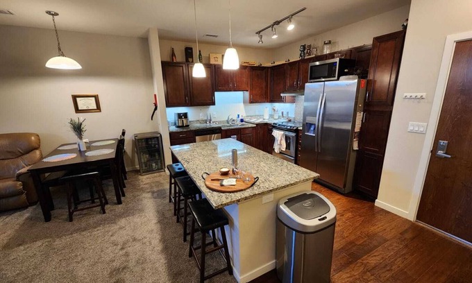 Broomfield Condo | Inviting 2-Bedroom Condo in Broomfield with Hot Tub & Pool